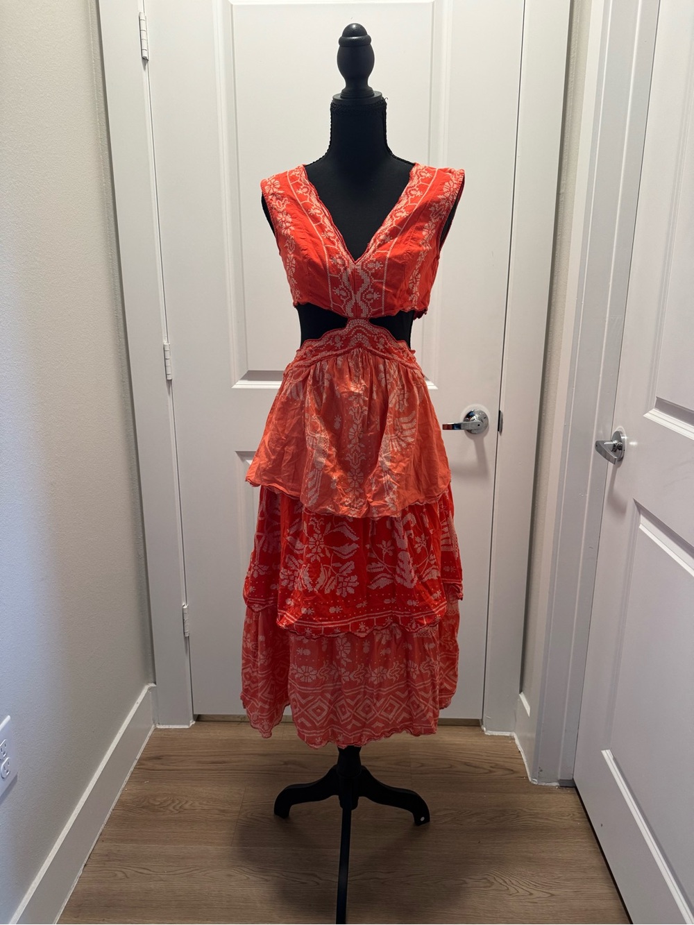 FARM Rio Coral Embroidered Midi Cotton Dress - Picture 2 of 13